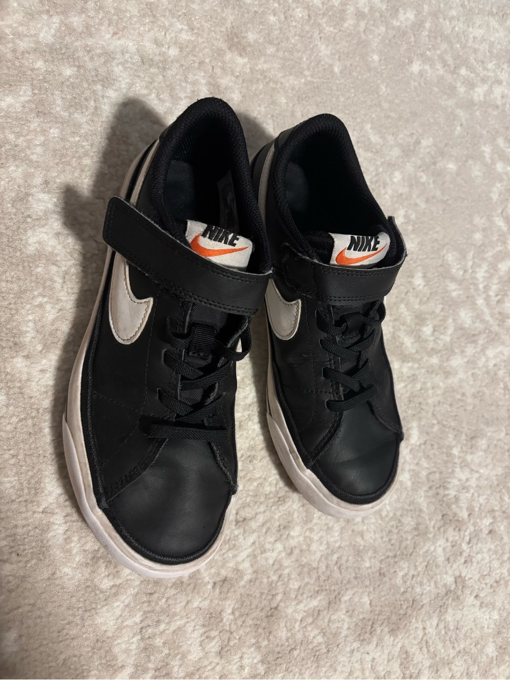 Nike - Kids' Black & White Low Top Sneaker Shoes Kid Boy Size 3 LIKE NEW